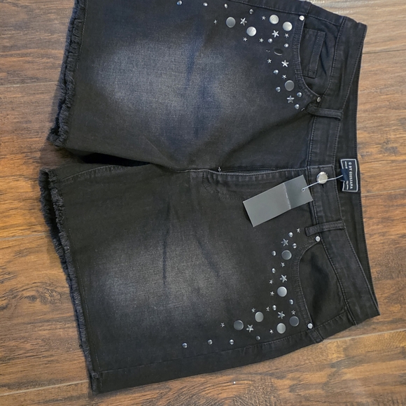 G by Giuliana Dark Jean Shorts with Stud Details - Picture 2 of 6